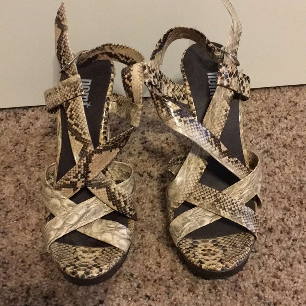 Print snake skin wedge heels